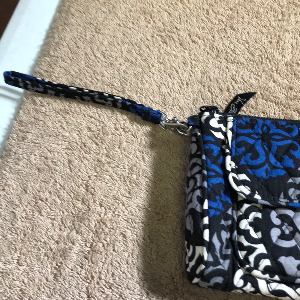 Vera Bradley clutch wristlet. NWOT - Picture 2 of 7